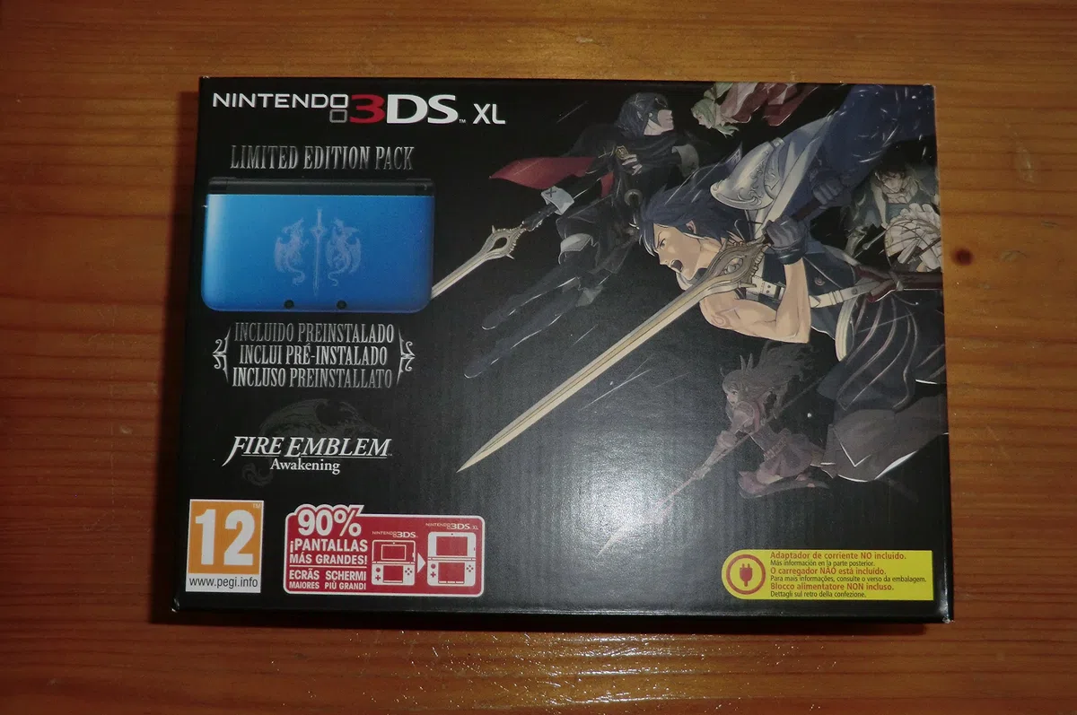 Console Nintendo 3DS XL bleue + Fire Emblem : Awakening - édition limitée