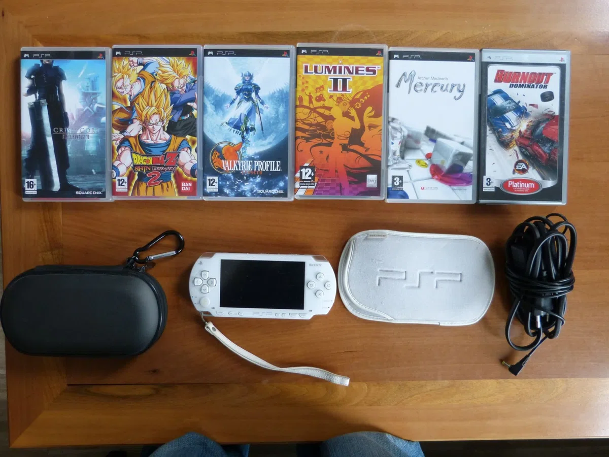 Psp 1004 Blanche Céramique + 6 Jeux + Housse+ Memorystick 8gb