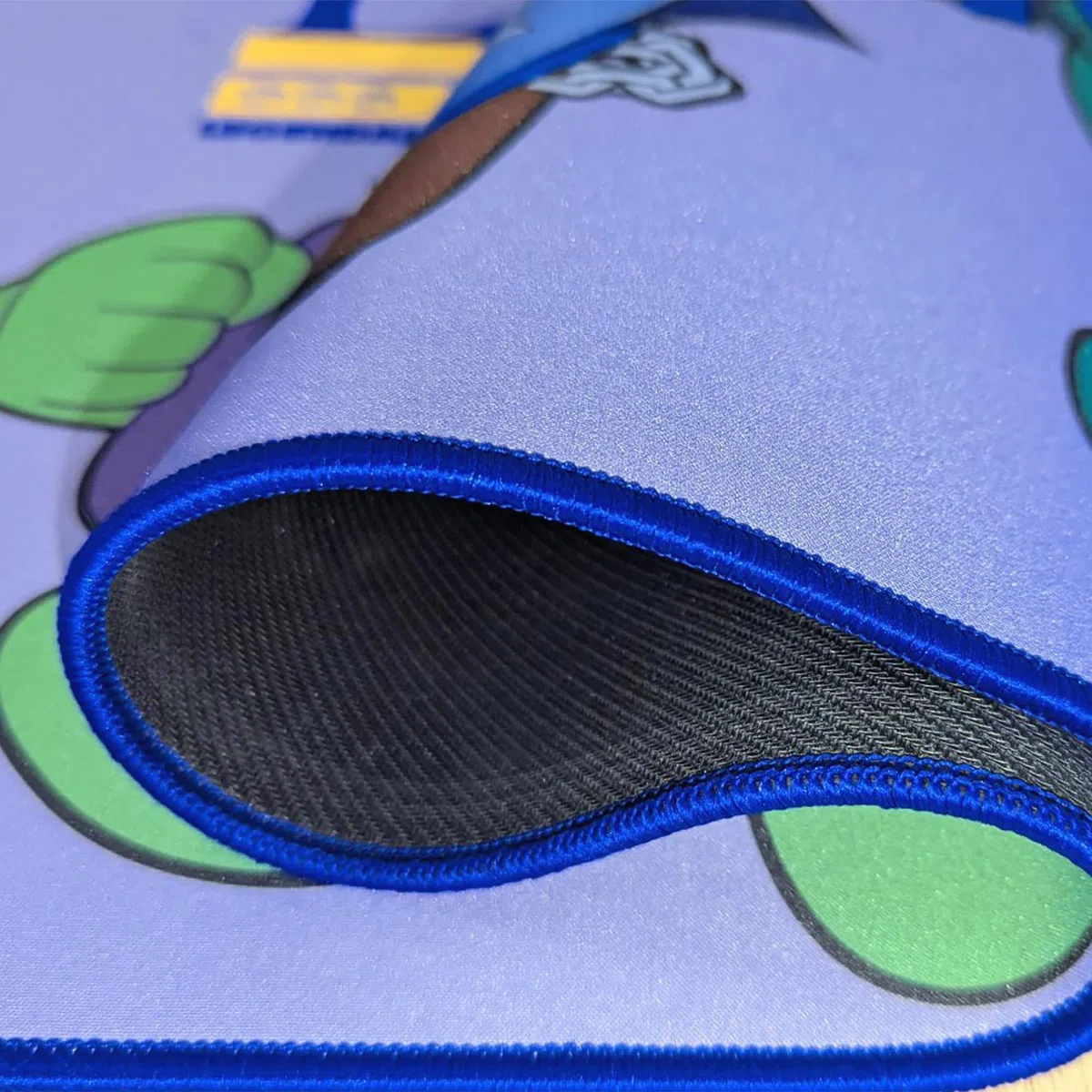 Subsonic - Tapis de Souris XXL Brawl Stars Légendaire - Tapis de Bureau 90x40 cm - sous-Main Surface Lisse Optimisée pour Capteurs Souris, Base Antidérapante, Bords Cousus - Mauve